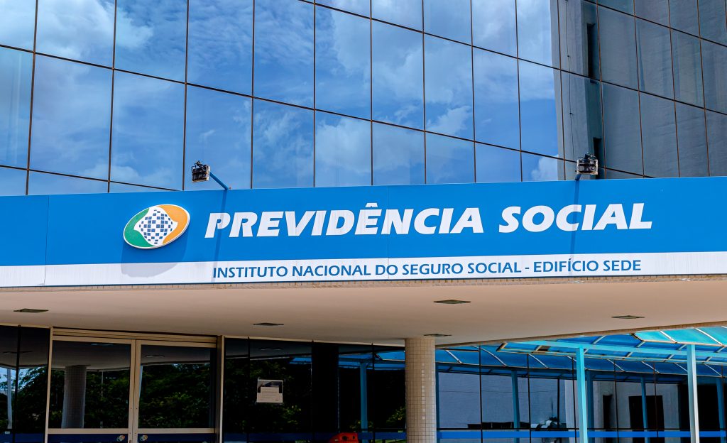 Presidente do INSS quer diminuir filas com novas contratações